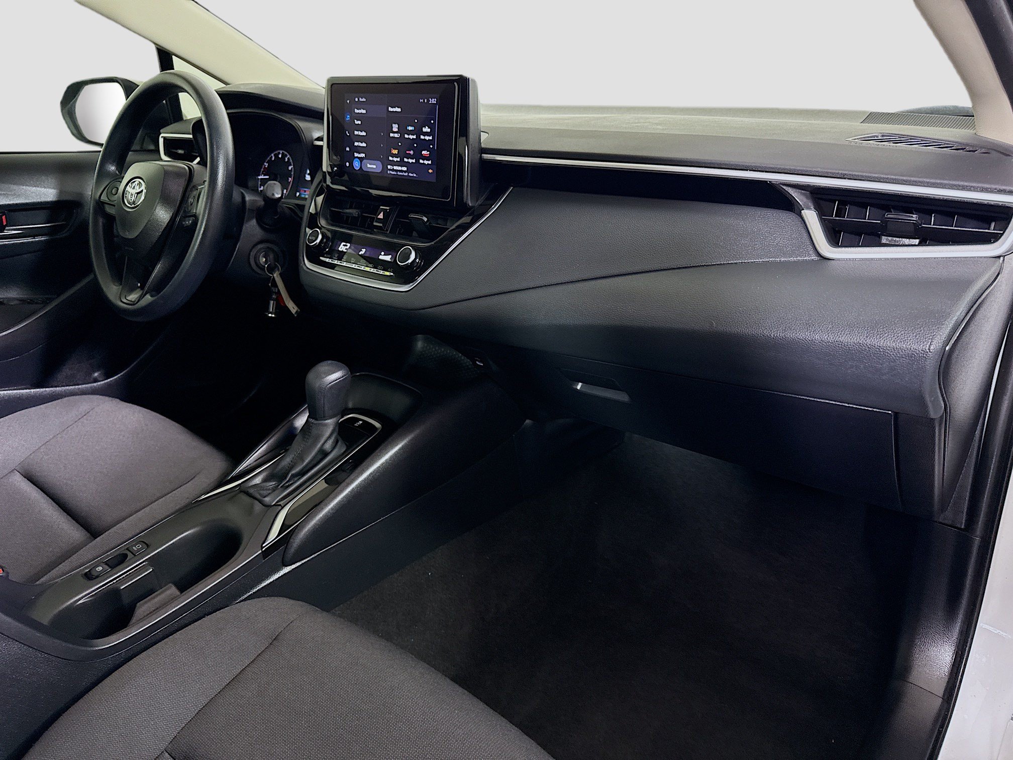 Used 2025 Toyota Corolla LE FWD image 29