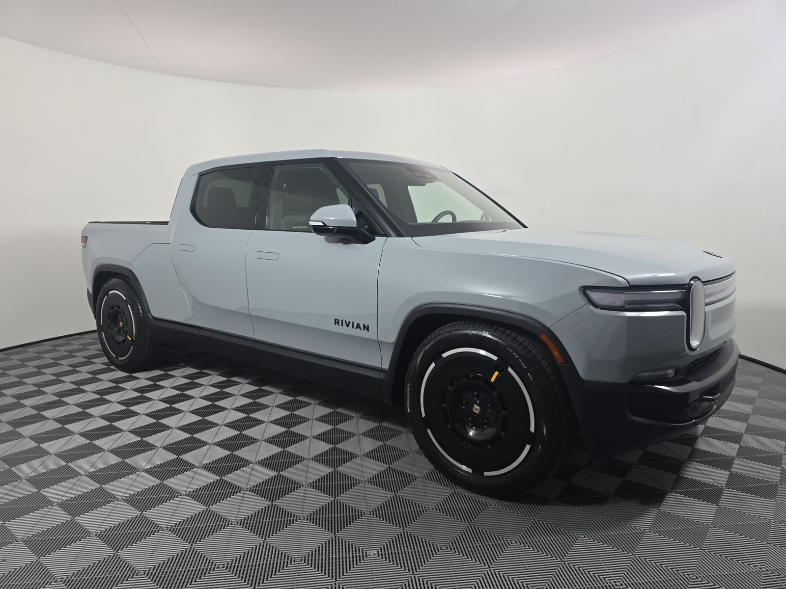 Used 2025 Rivian R1T Adventure Dual AWD/4WD image 7