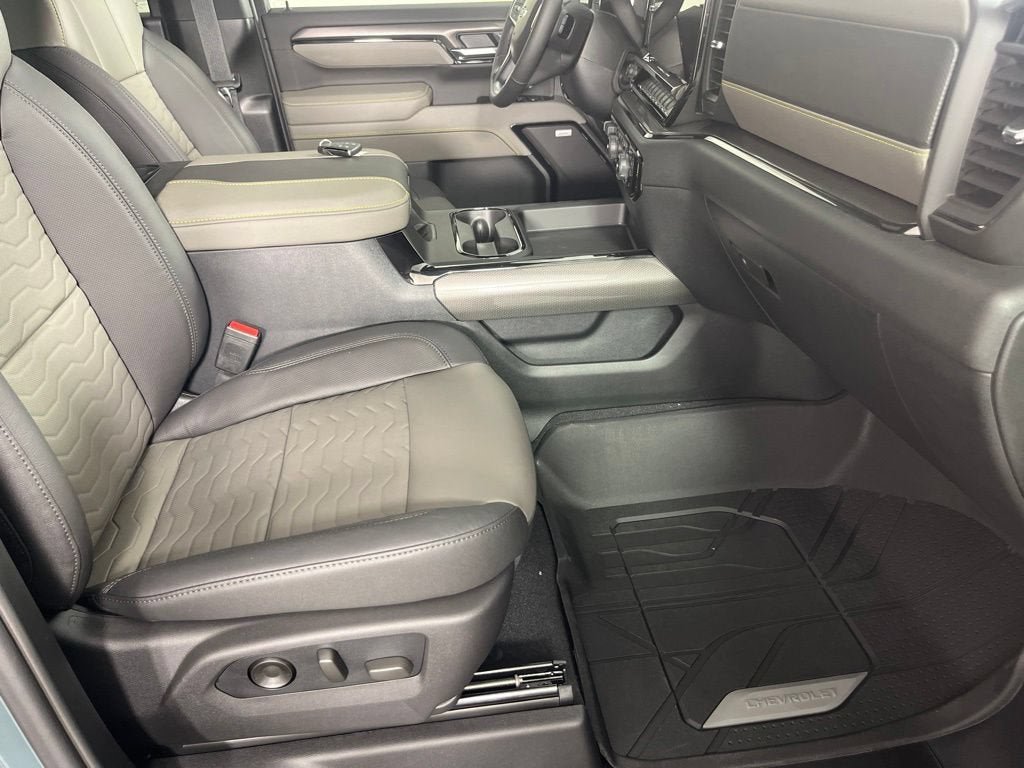 New 2026 Chevrolet Silverado 2500 ZR2 w/ LPO, Dark Essentials Package AWD/4WD image 16
