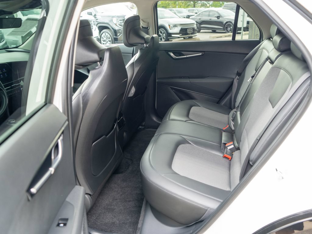 Certified 2024 Kia Niro Wind FWD image 12