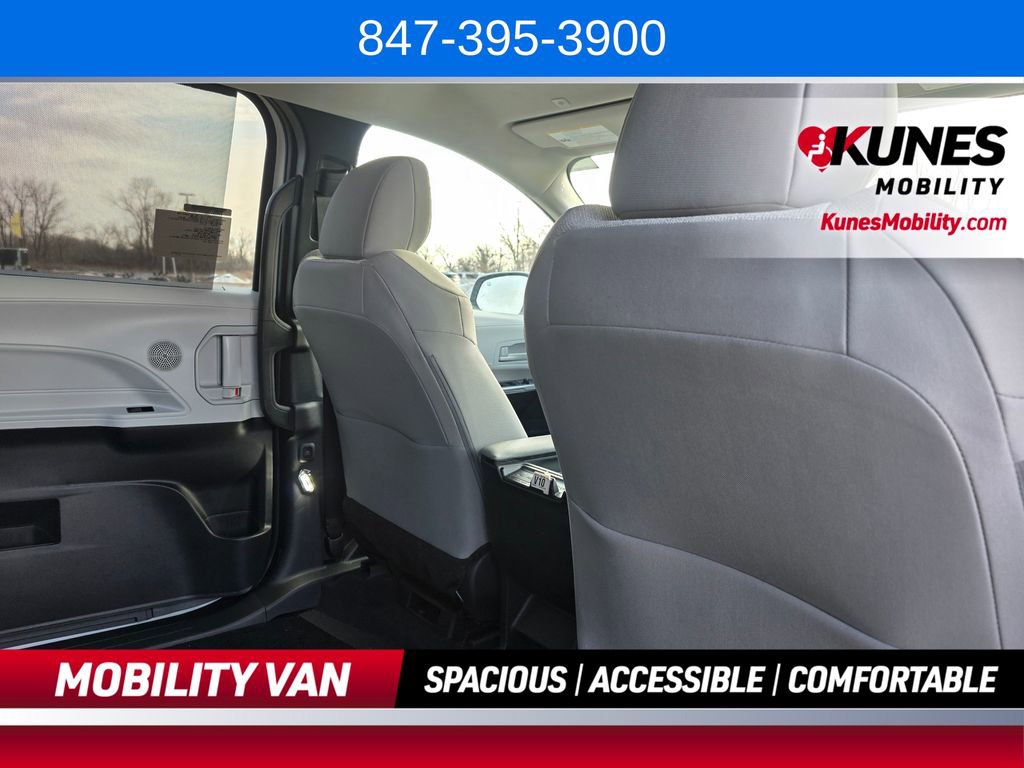 Used 2026 Toyota Sienna LE FWD image 23