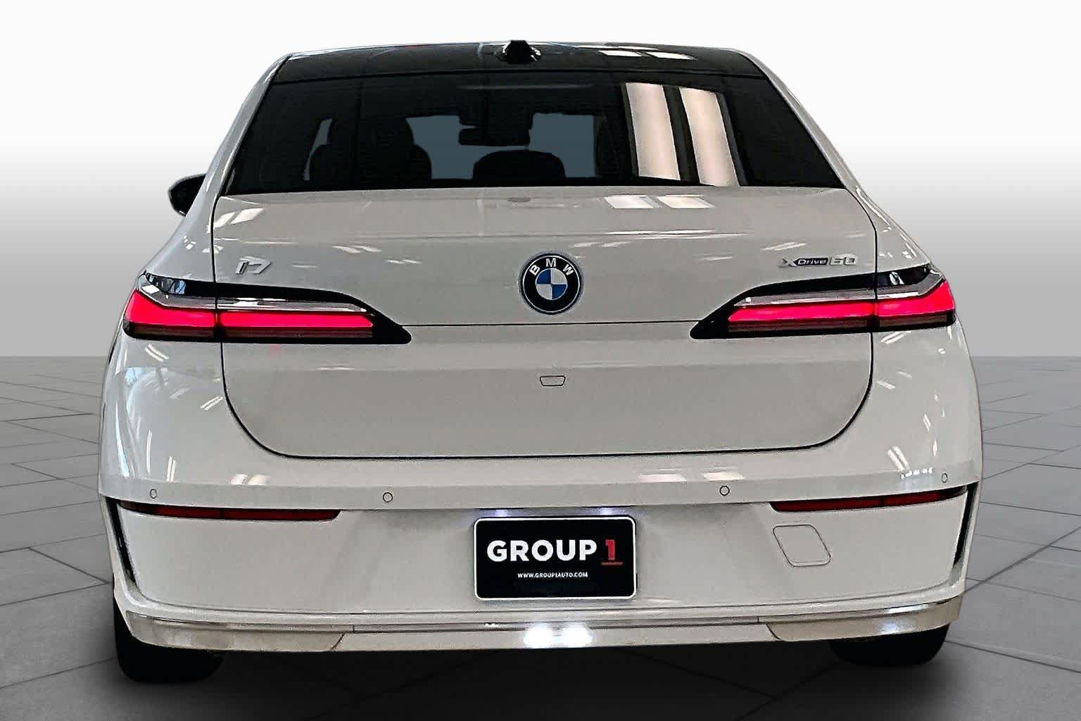 Used 2024 BMW i7 xDrive60 AWD/4WD image 4