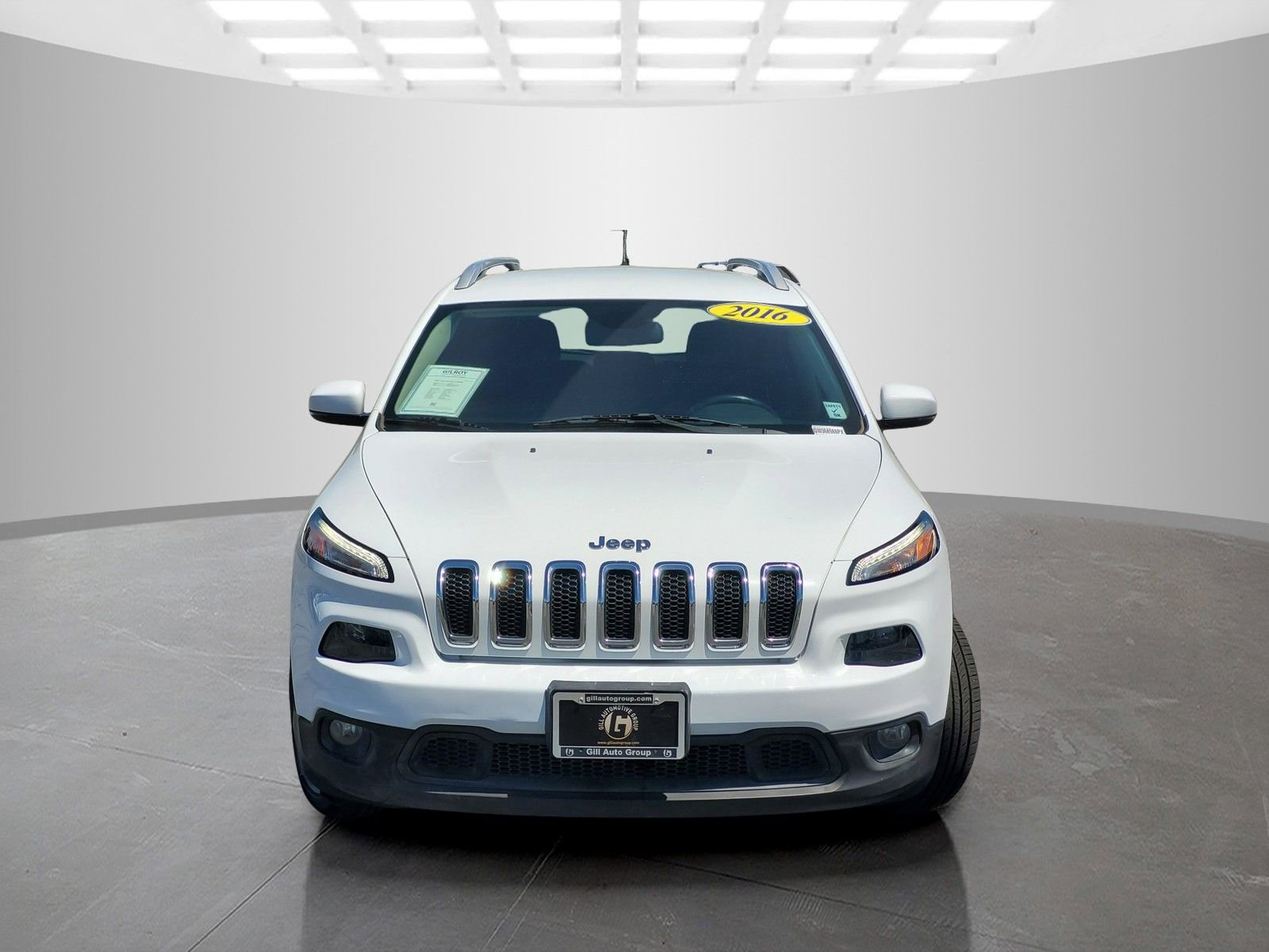 Used 2016 Jeep Cherokee Latitude w/ Safety/Convenience Group FWD image 2