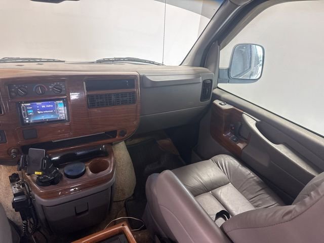 Used 2003 Chevrolet Express 1500 w/ Preferred Equipment Group 4 RWD image 21