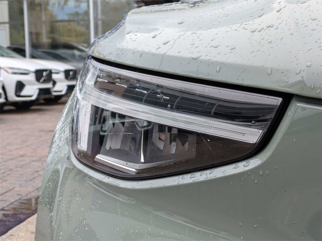 Used 2023 Volvo XC40 Recharge Core image 10