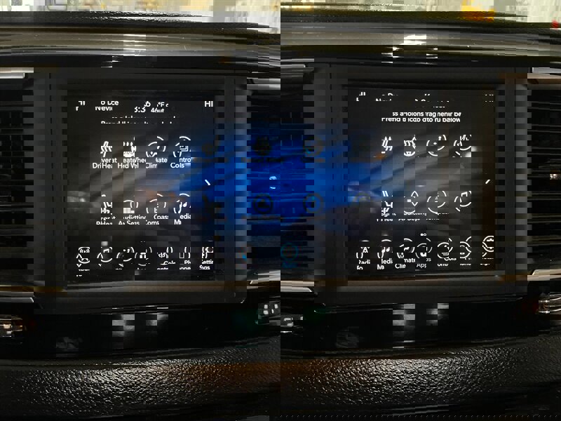 Used 2020 Chrysler Pacifica Touring-L image 12