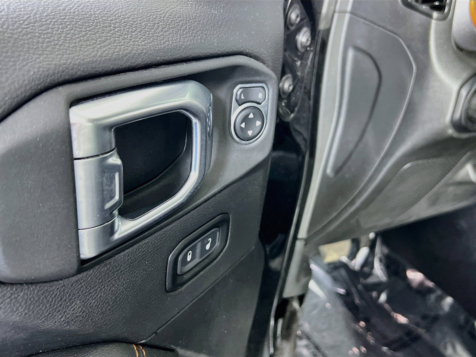 Used 2023 Jeep Gladiator Mojave w/ LED Lighting Group AWD/4WD image 18