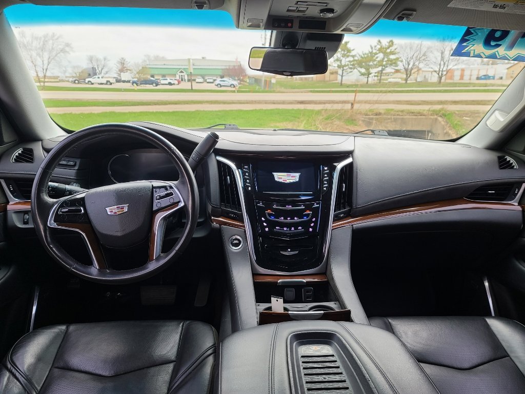 Used 2019 Cadillac Escalade Luxury image 8