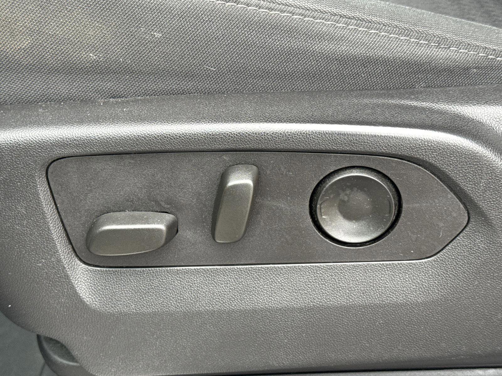 Used 2023 Chevrolet Silverado 1500 LT image 16