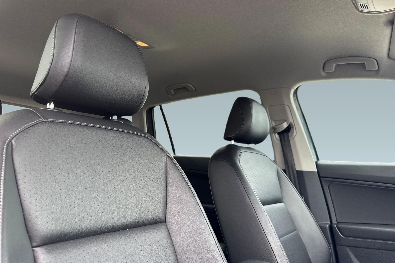 Used 2019 Volkswagen Tiguan SE FWD image 25