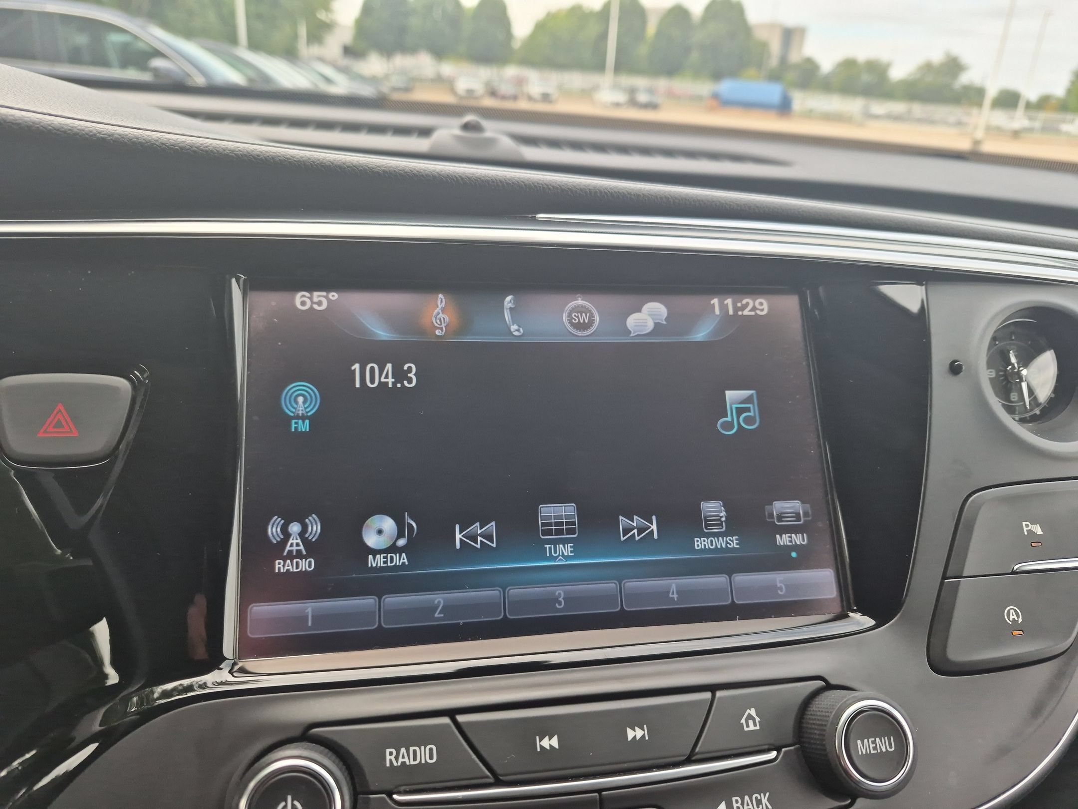 Used 2020 Buick Envision Essence FWD image 18