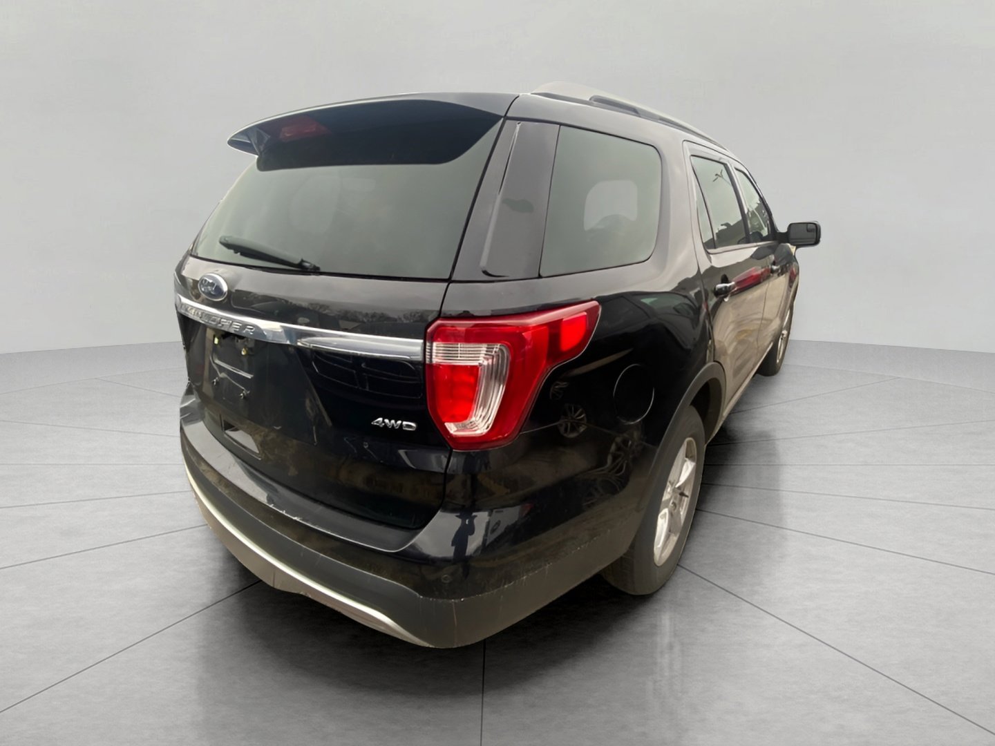 Used 2017 Ford Explorer XLT w/ Equipment Group 201A AWD/4WD image 6