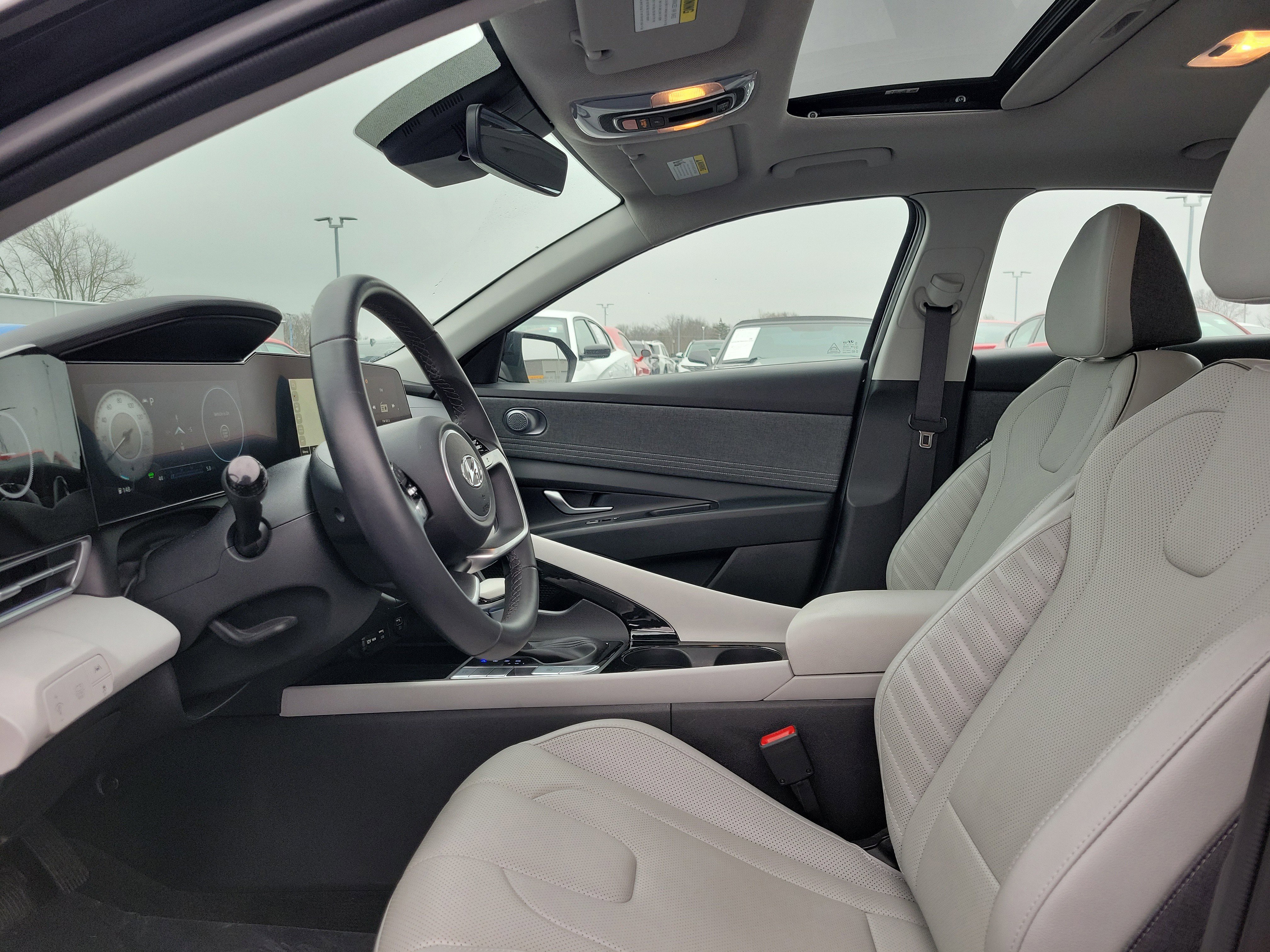 Used 2023 Hyundai Elantra Limited w/ Cargo Package image 15