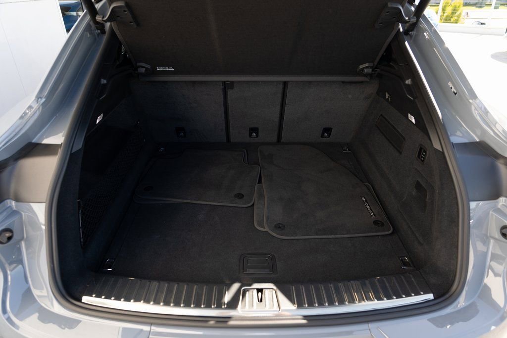 Certified 2025 Porsche Cayenne GTS image 22