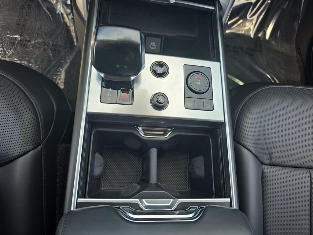 Certified 2023 Land Rover Range Rover SV AWD/4WD image 30