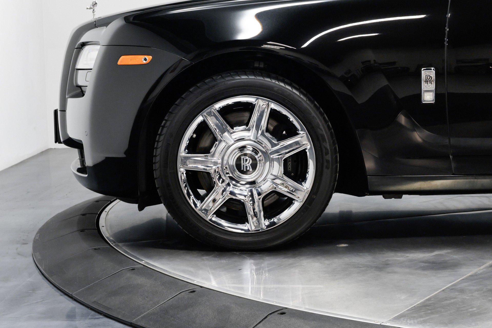 Used 2011 Rolls-Royce Ghost image 26