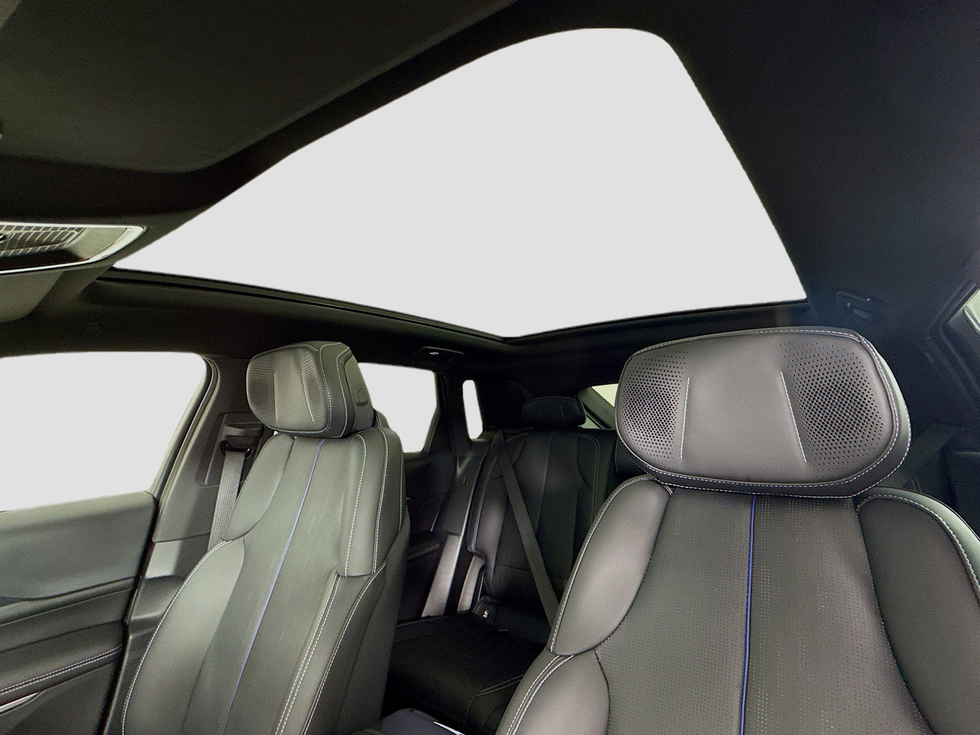 Used 2024 Cadillac Lyriq Sport AWD/4WD image 23