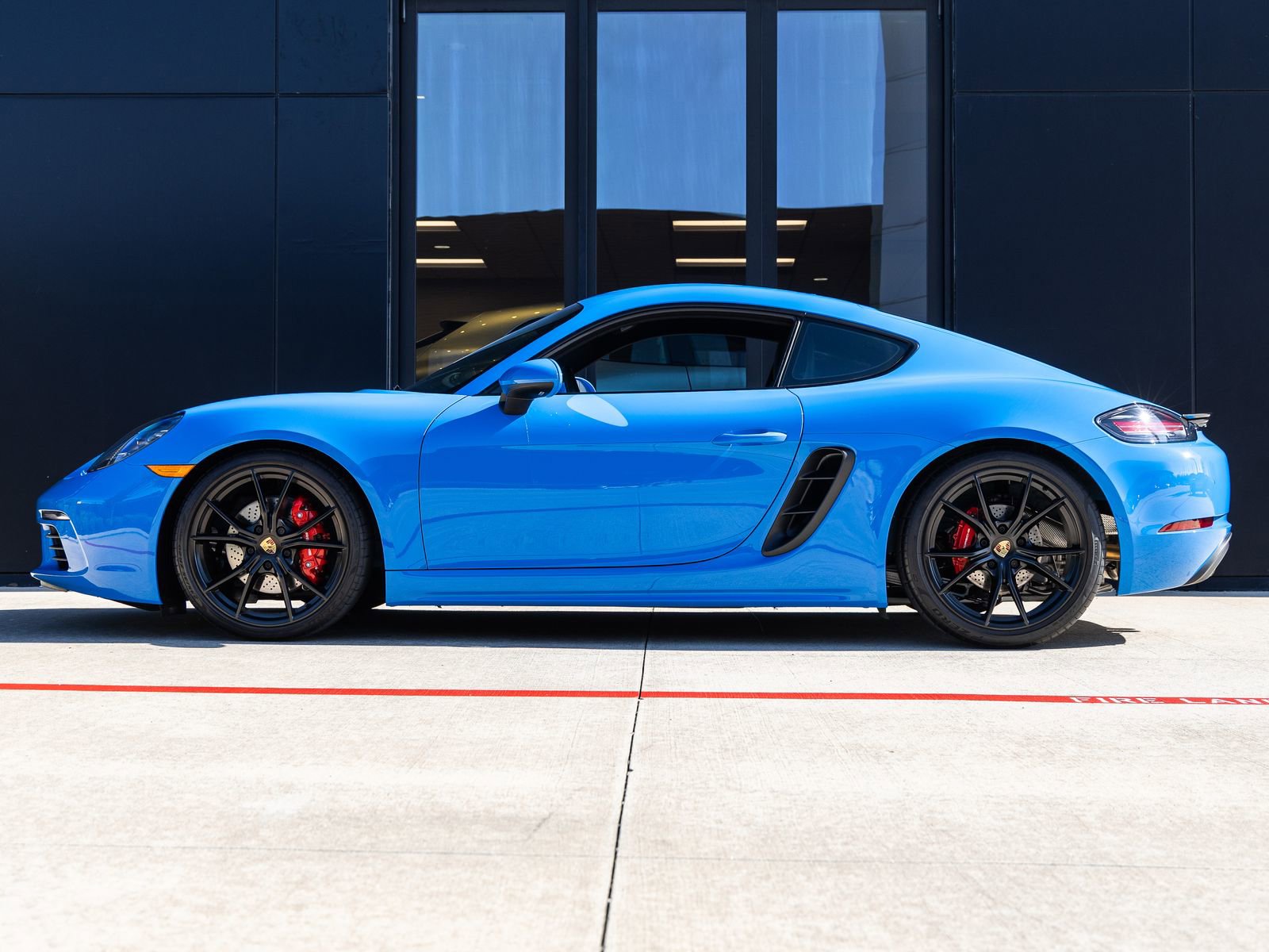 Used 2024 Porsche 718 Cayman S RWD image 2