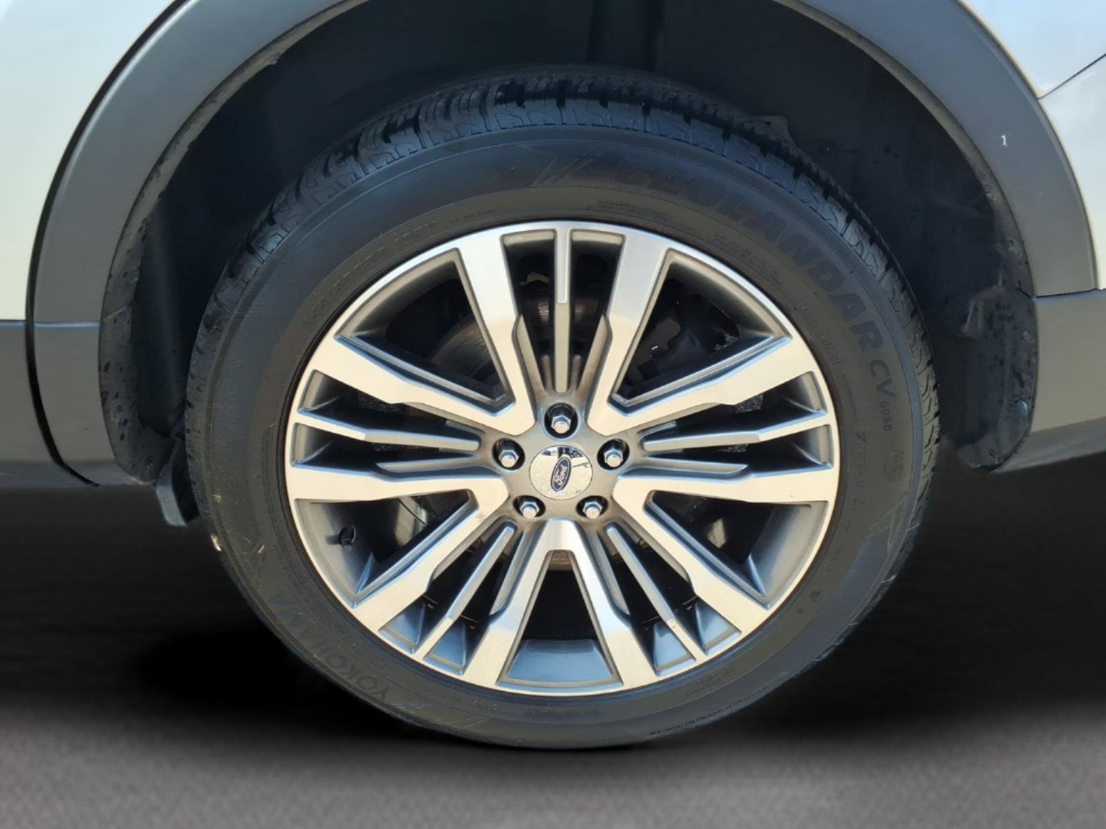 Used 2018 Ford Explorer Platinum image 19