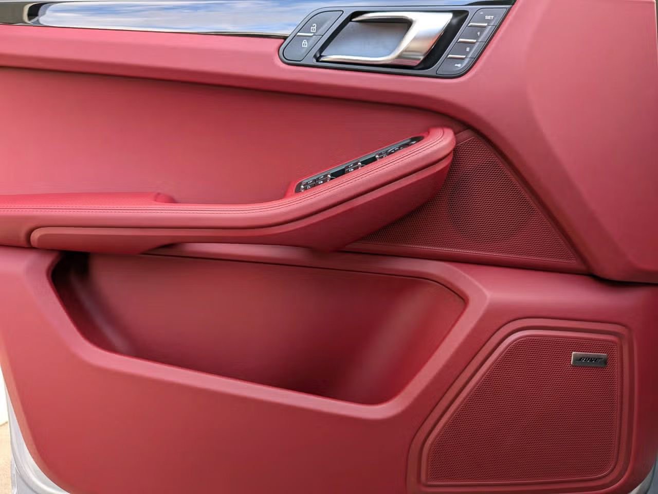 Certified 2025 Porsche Macan S AWD/4WD image 14