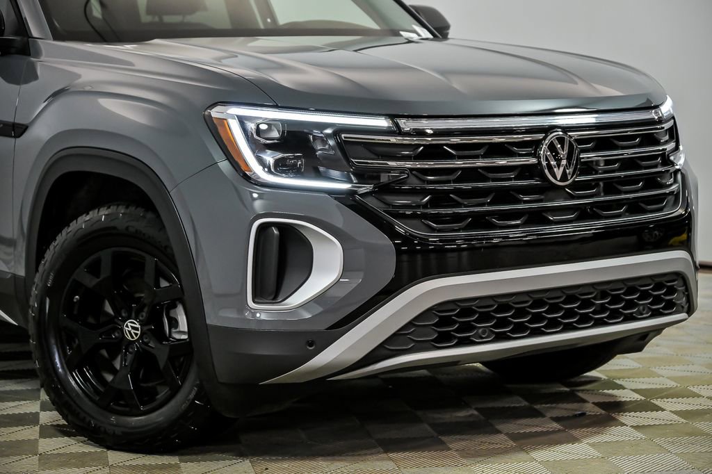 Certified 2025 Volkswagen Atlas Peak Edition SE AWD/4WD image 2