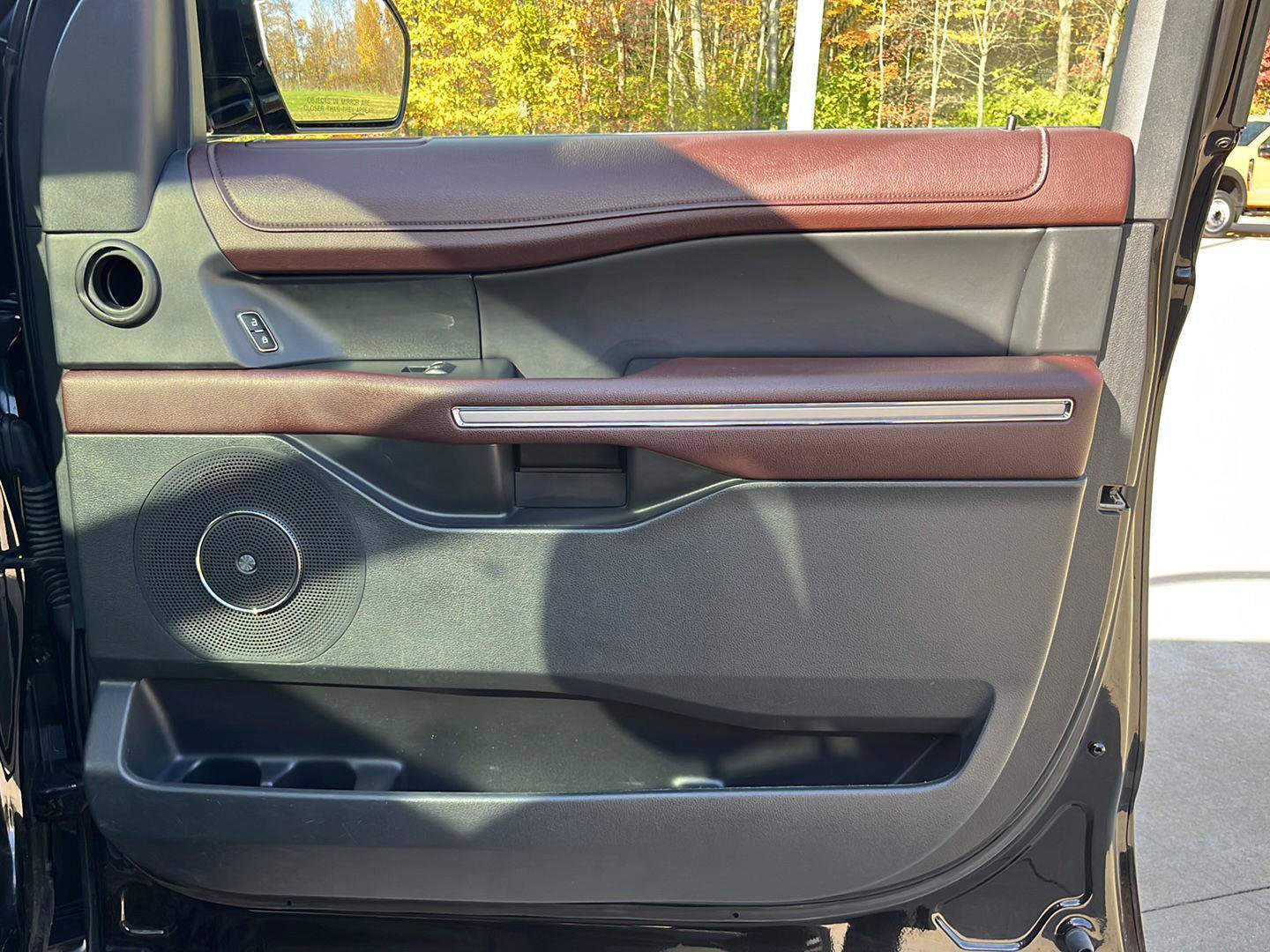 Used 2022 Ford Expedition Max Limited image 28