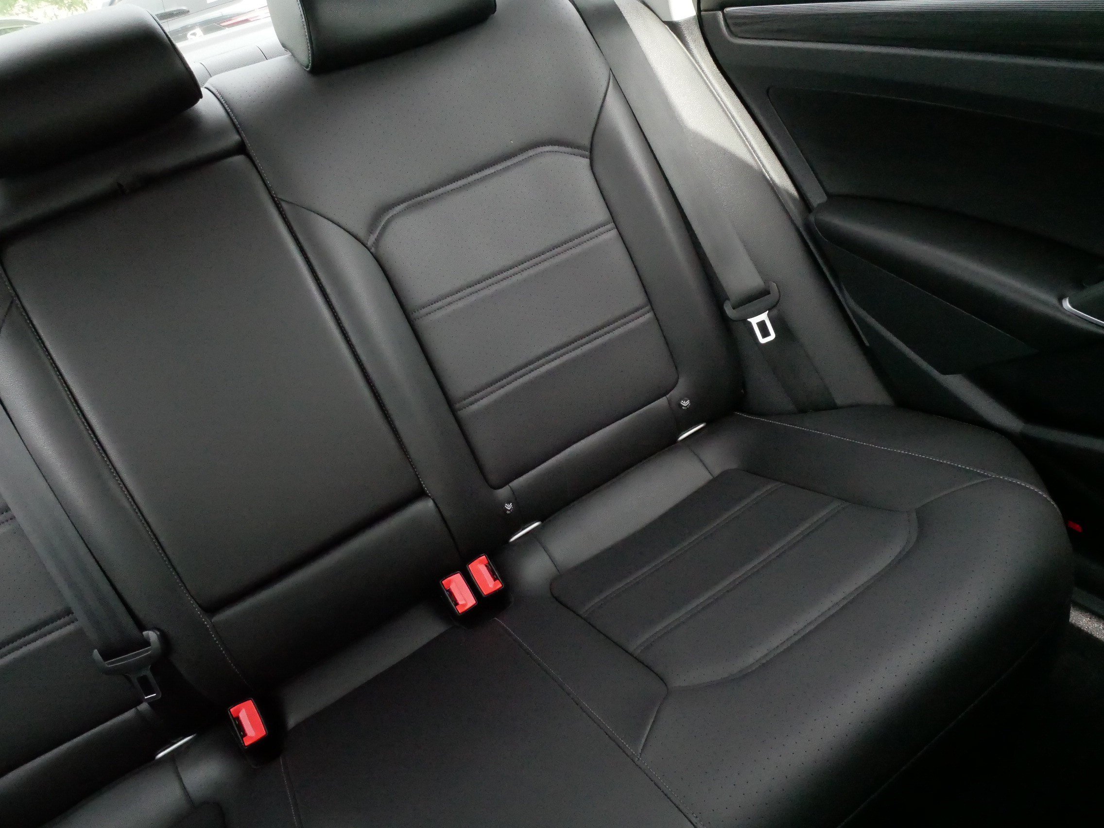 Certified 2020 Volkswagen Passat 2.0T R-Line FWD image 14