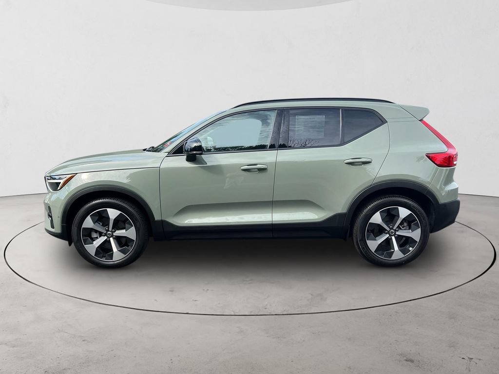 Certified 2025 Volvo XC40 B5 Plus AWD/4WD image 2