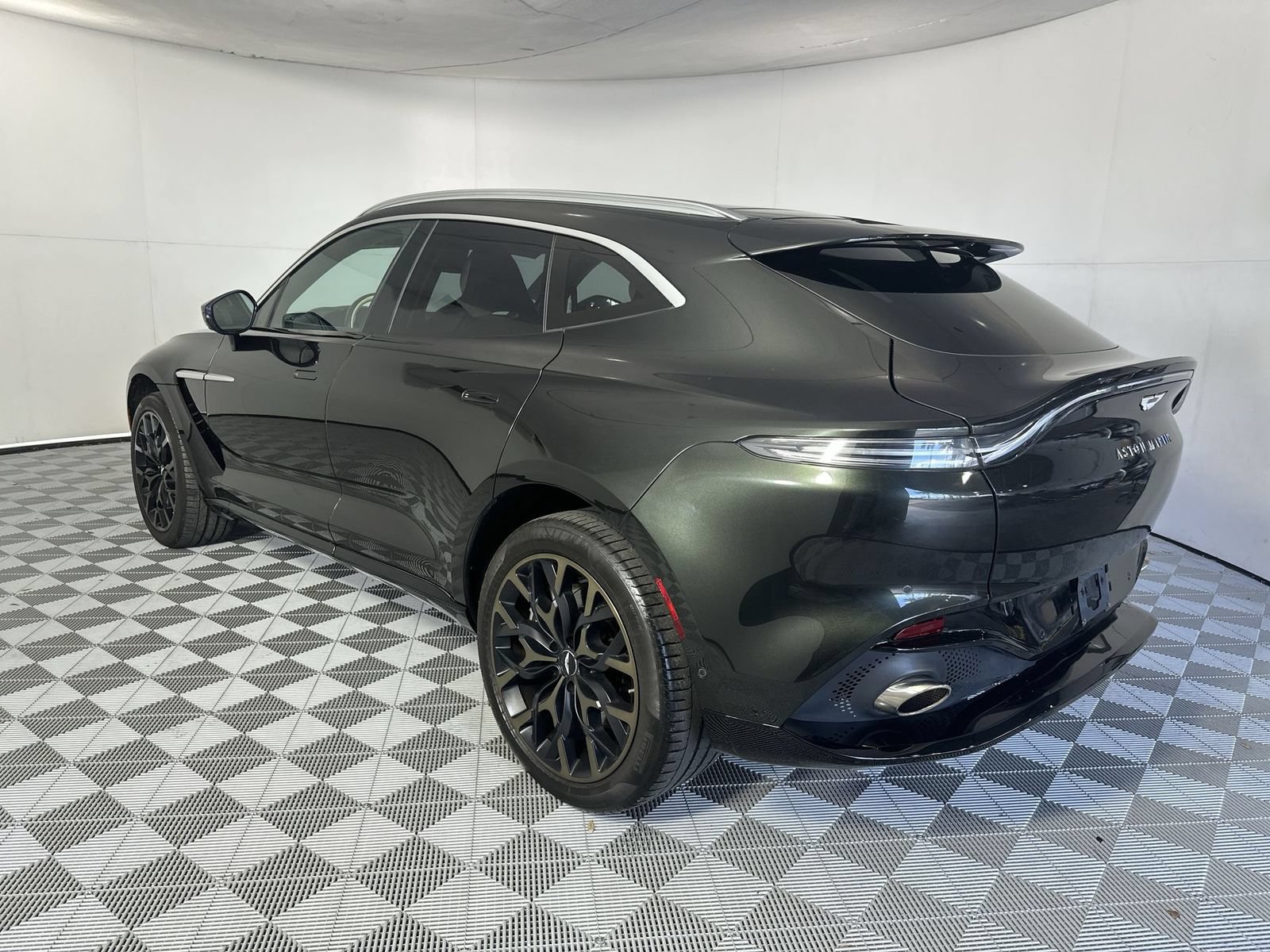 Used 2021 Aston Martin DBX AWD/4WD image 6