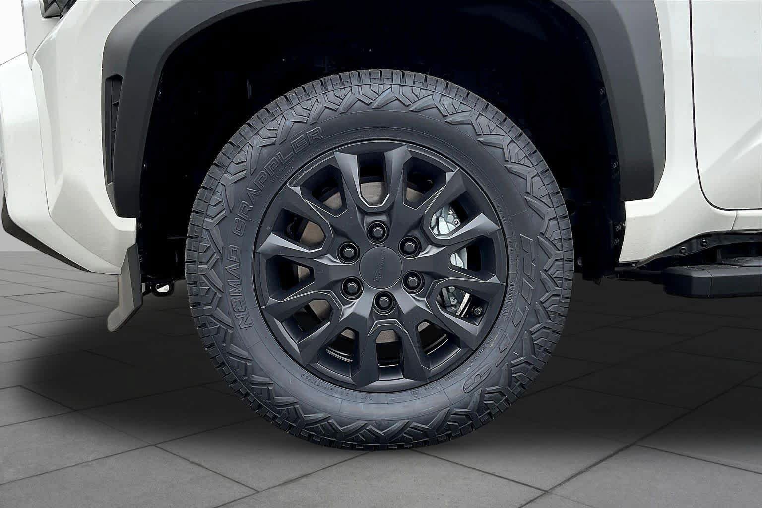 New 2026 Toyota 4Runner SR5 AWD/4WD image 11