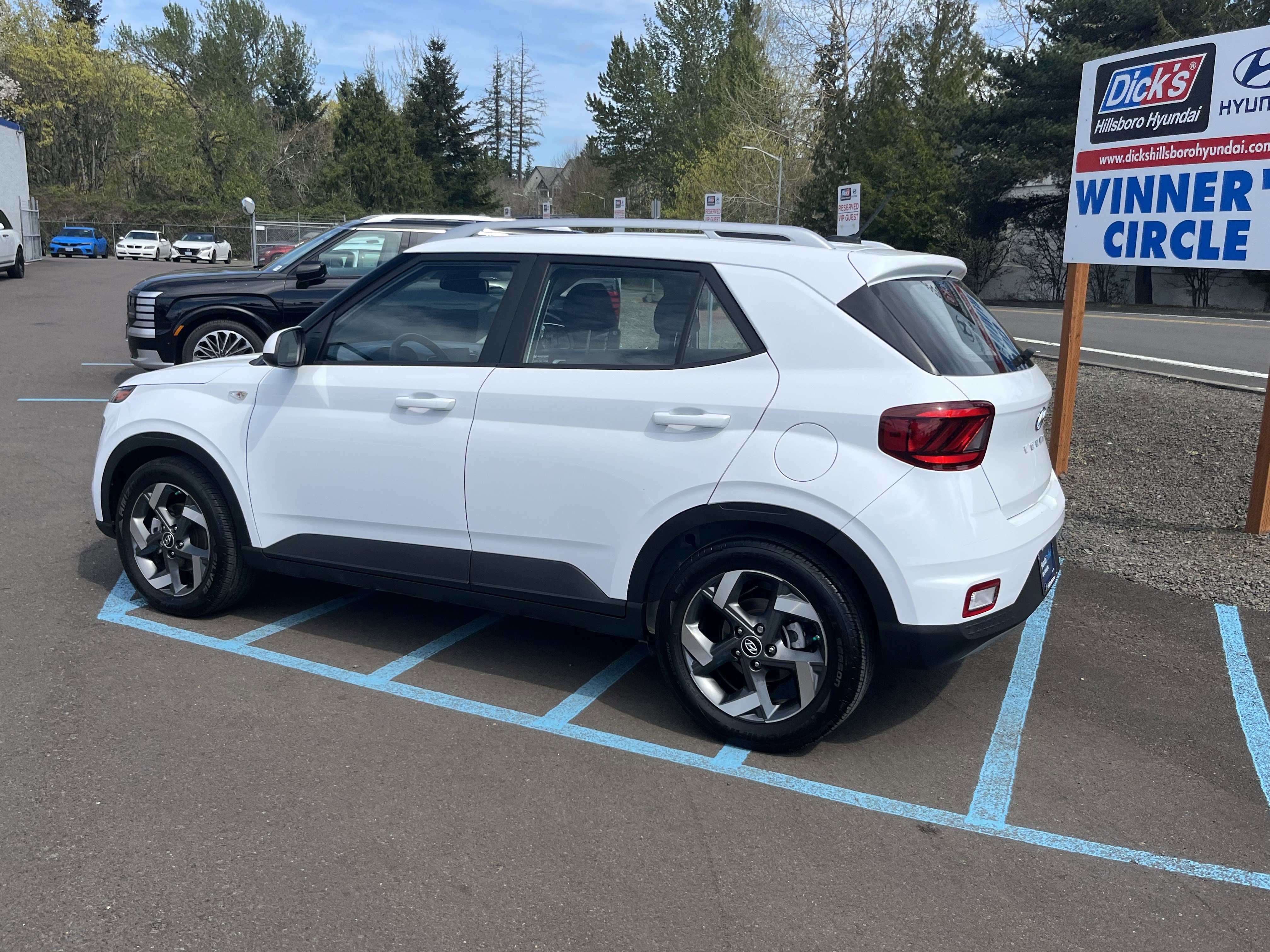 Certified 2023 Hyundai Venue SEL image 3