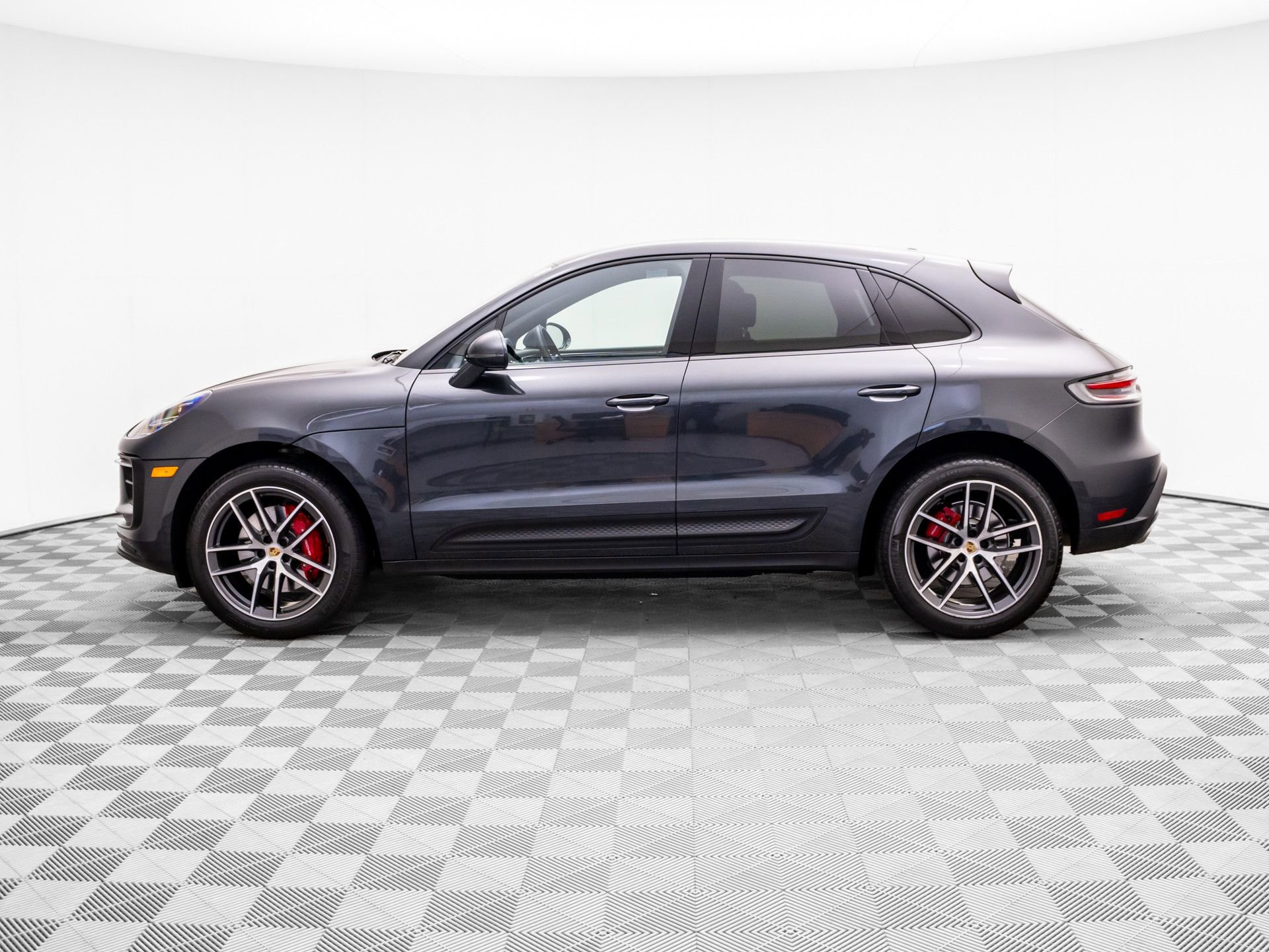 Certified 2023 Porsche Macan S AWD/4WD image 2