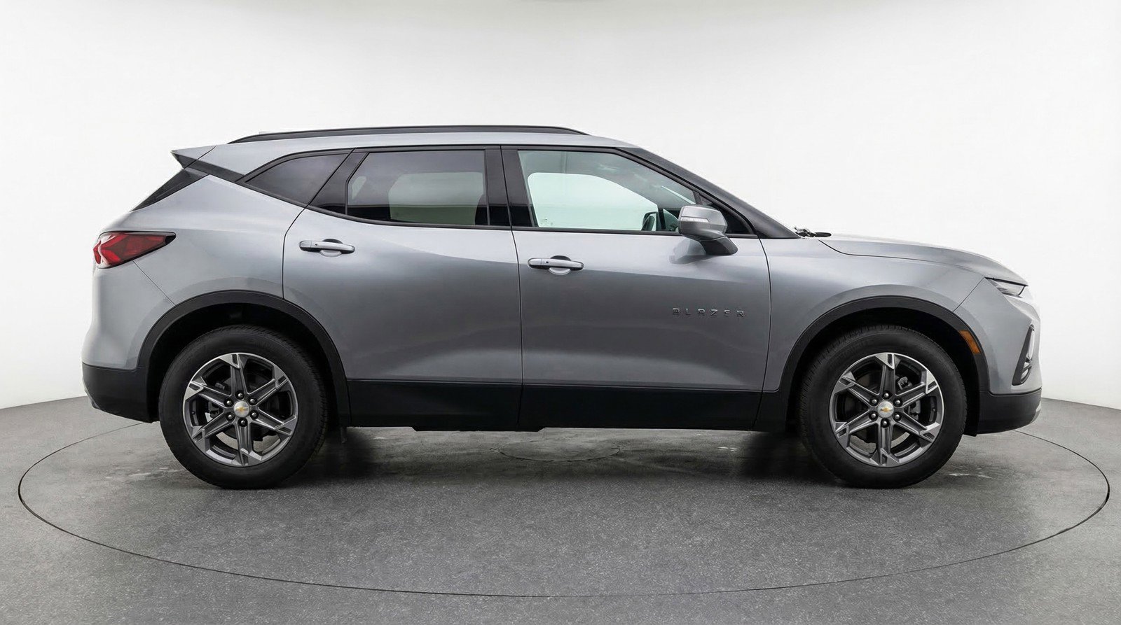 Used 2025 Chevrolet Blazer LT FWD image 11