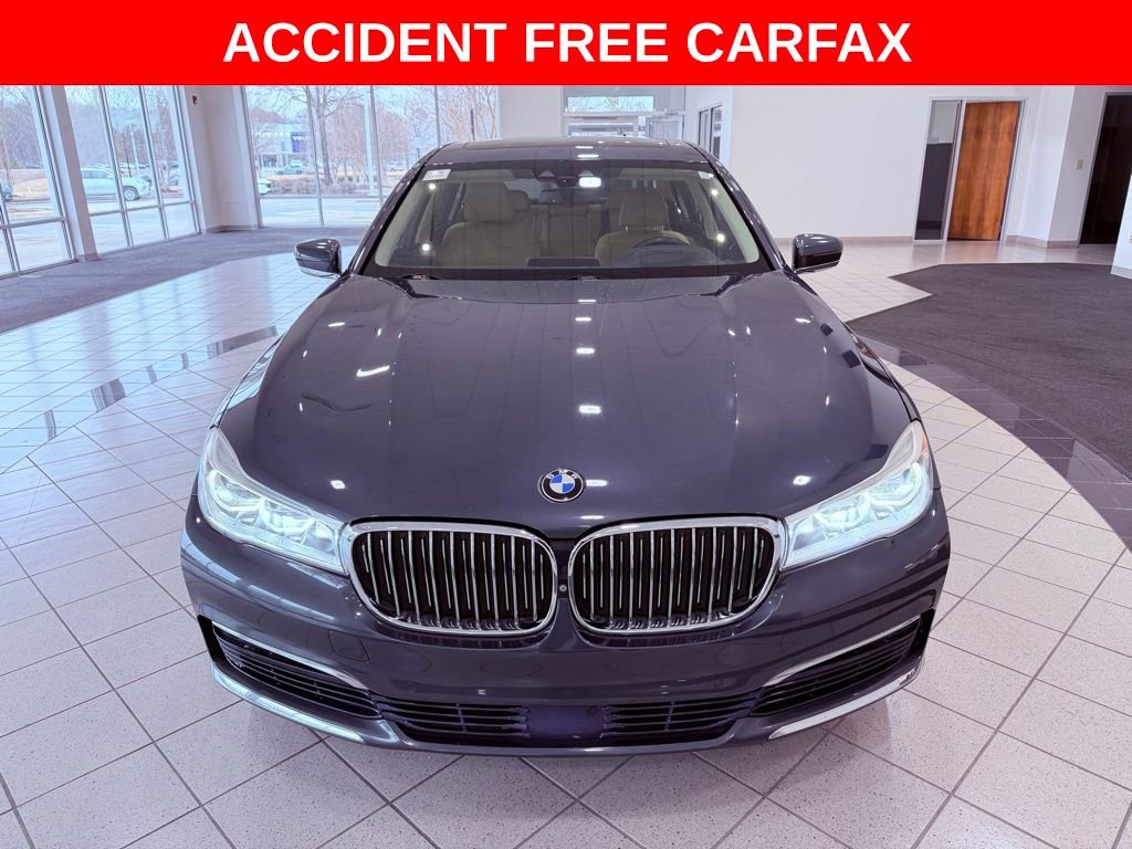 Used 2017 BMW 750i xDrive image 2