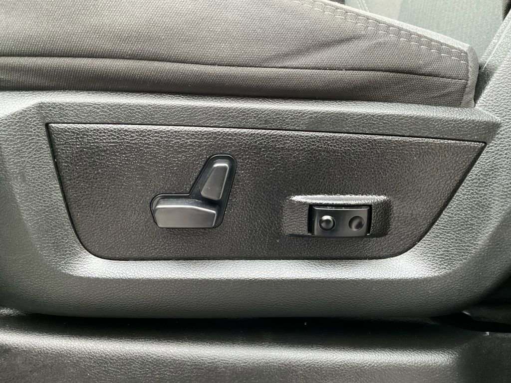 Used 2024 RAM 3500 Big Horn image 28