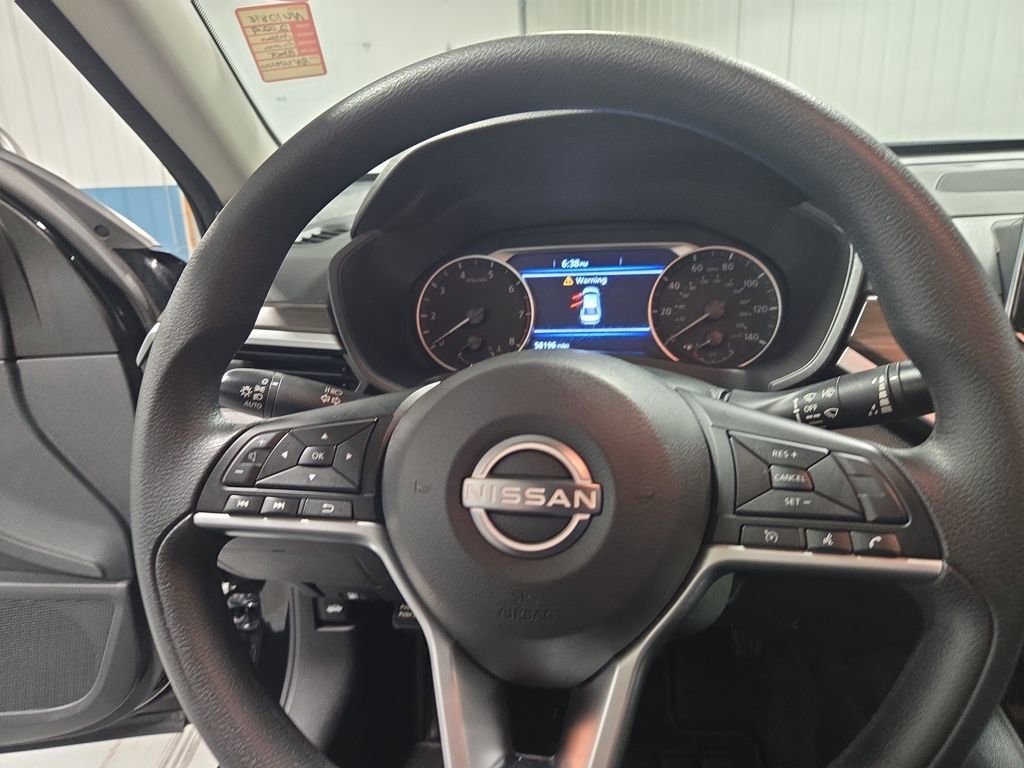Used 2024 Nissan Altima 2.5 SV image 11