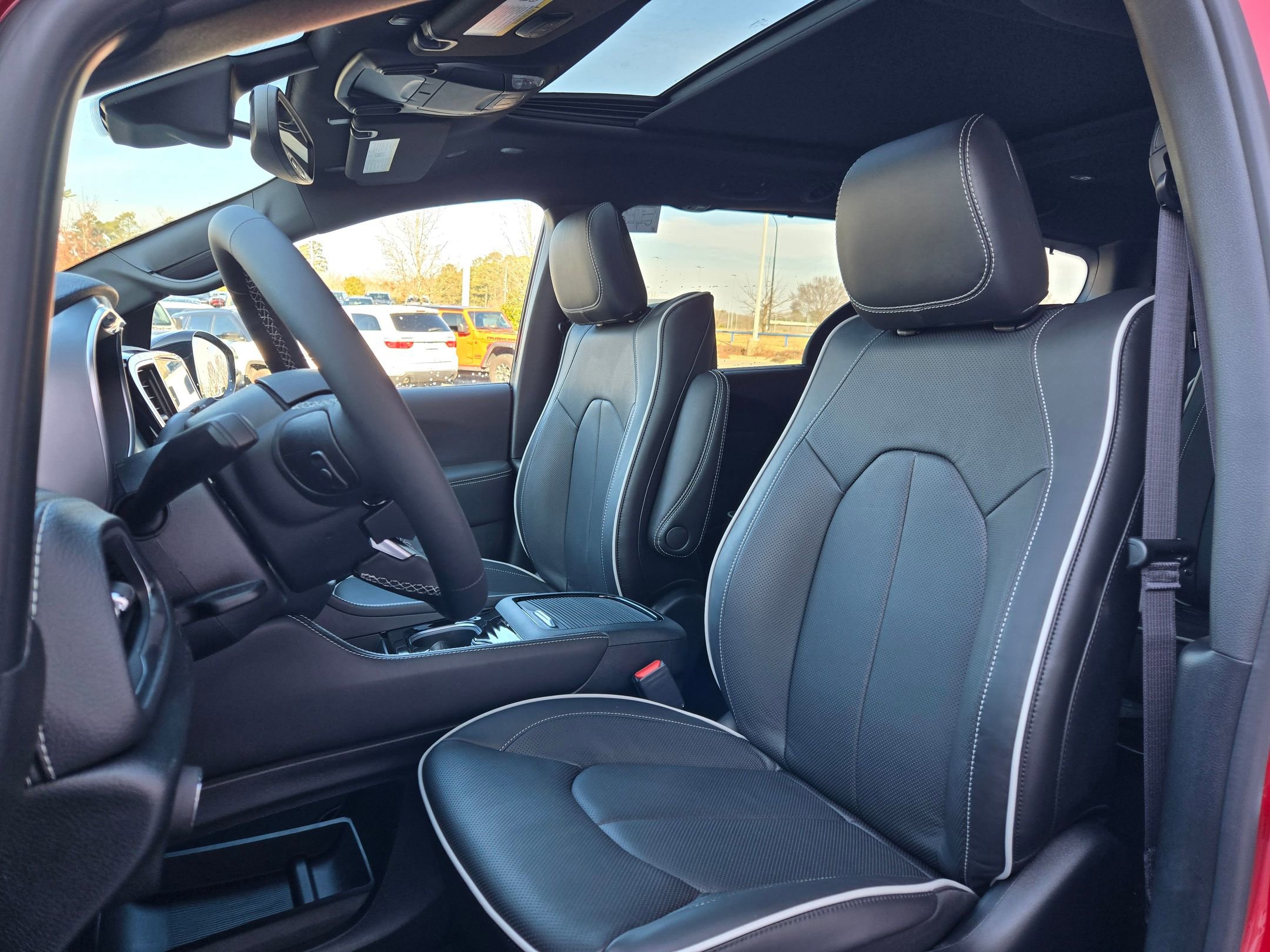 New 2026 Chrysler Pacifica Limited w/ Uconnect Theater Family Group image 22