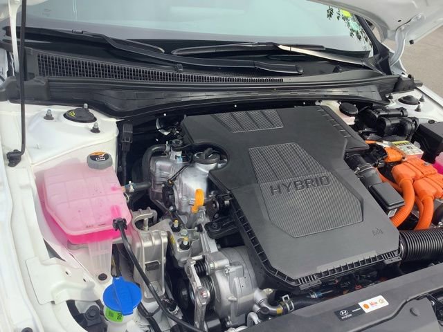 Used 2025 Hyundai Elantra SEL w/ Cargo Package FWD image 14