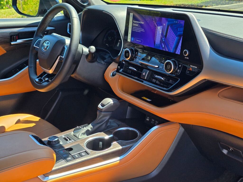 Used 2024 Toyota Highlander Platinum image 49