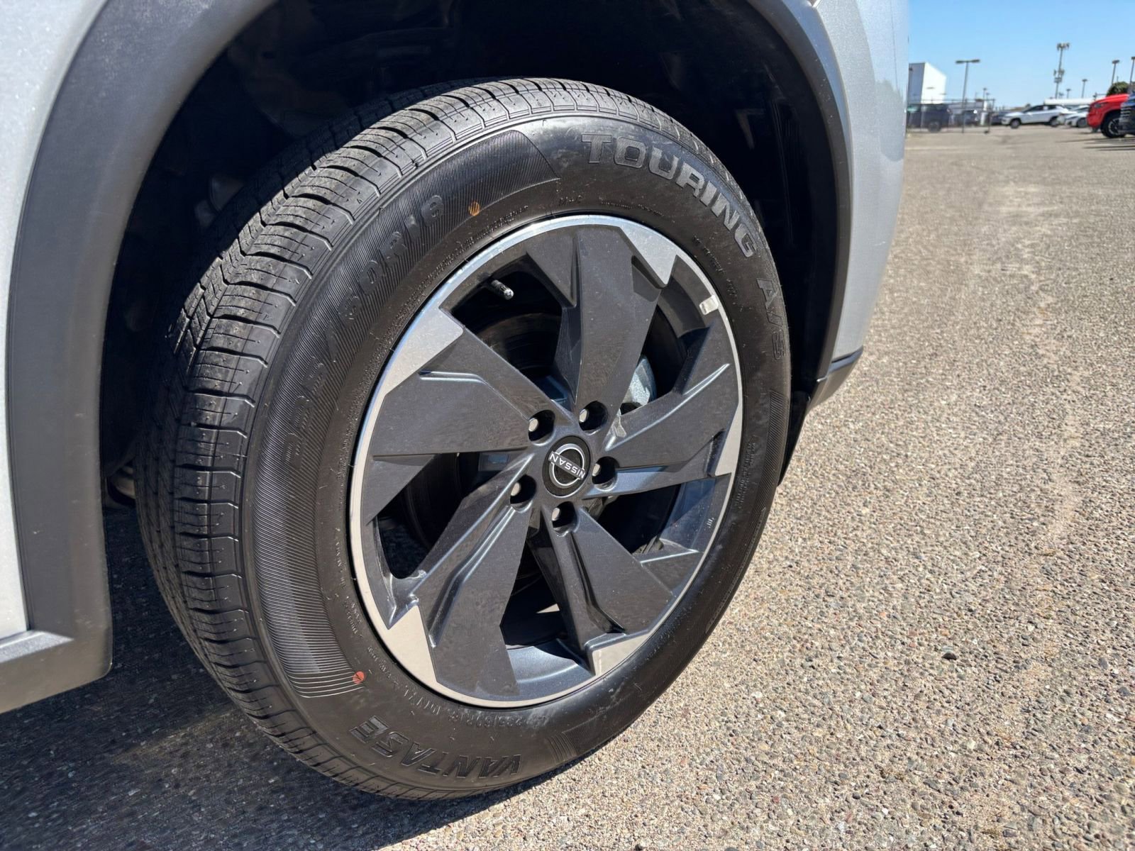 Used 2025 Nissan Rogue SV FWD image 32
