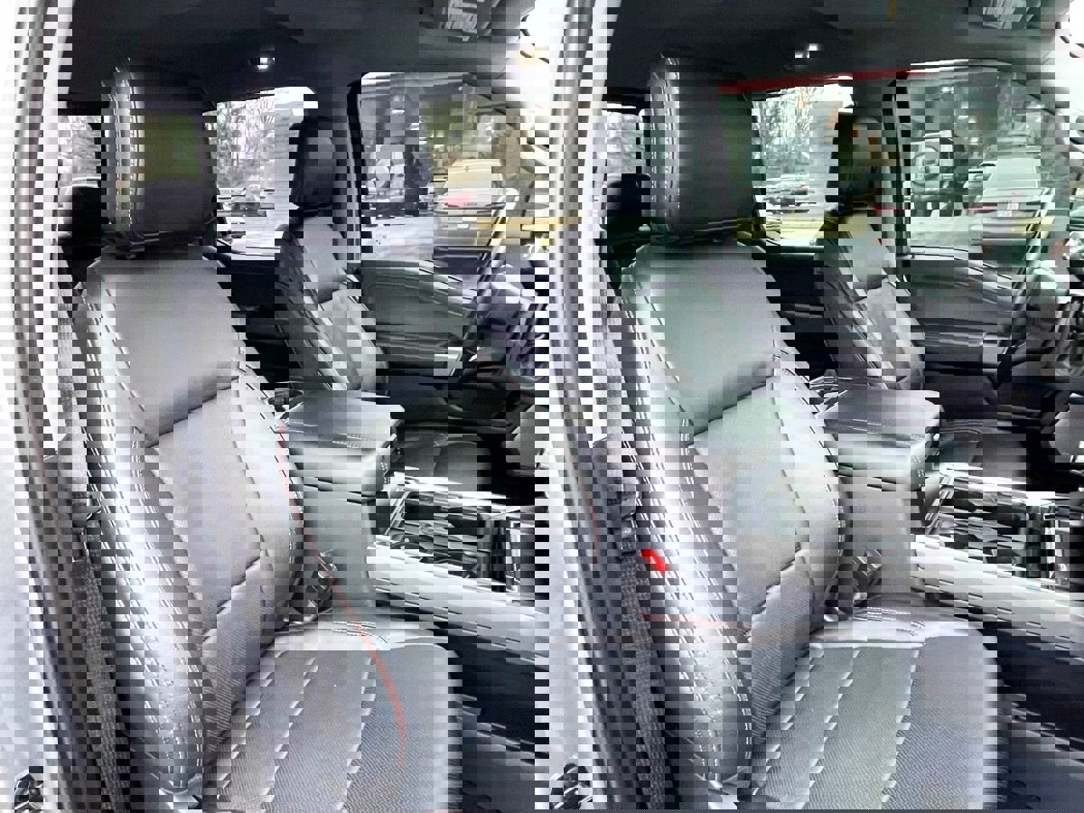 Used 2023 Ford F250 Lariat w/ Sport Appearance Package AWD/4WD image 11