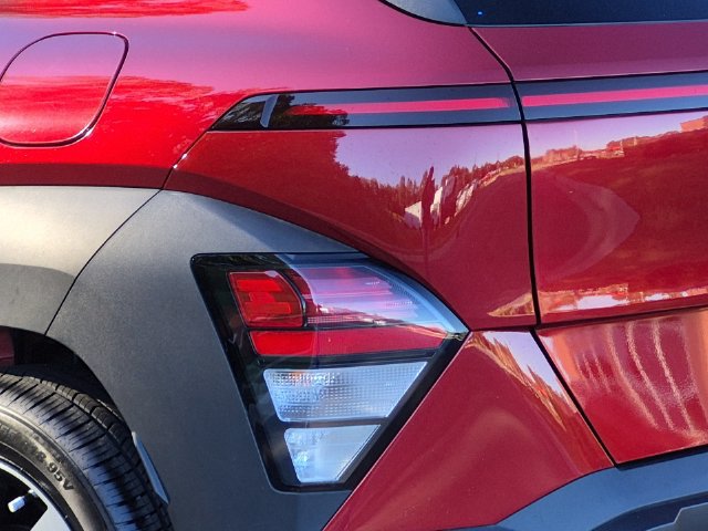 Used 2025 Hyundai Kona SEL FWD image 21