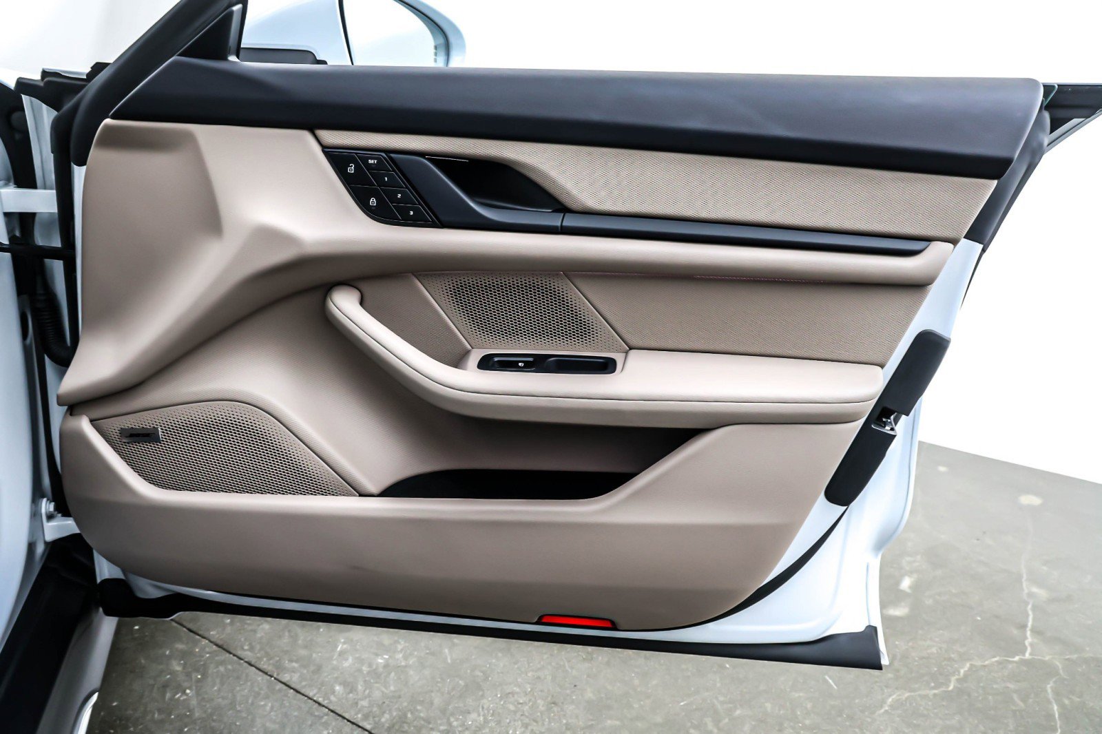 Used 2023 Porsche Taycan 4 Cross Turismo image 24