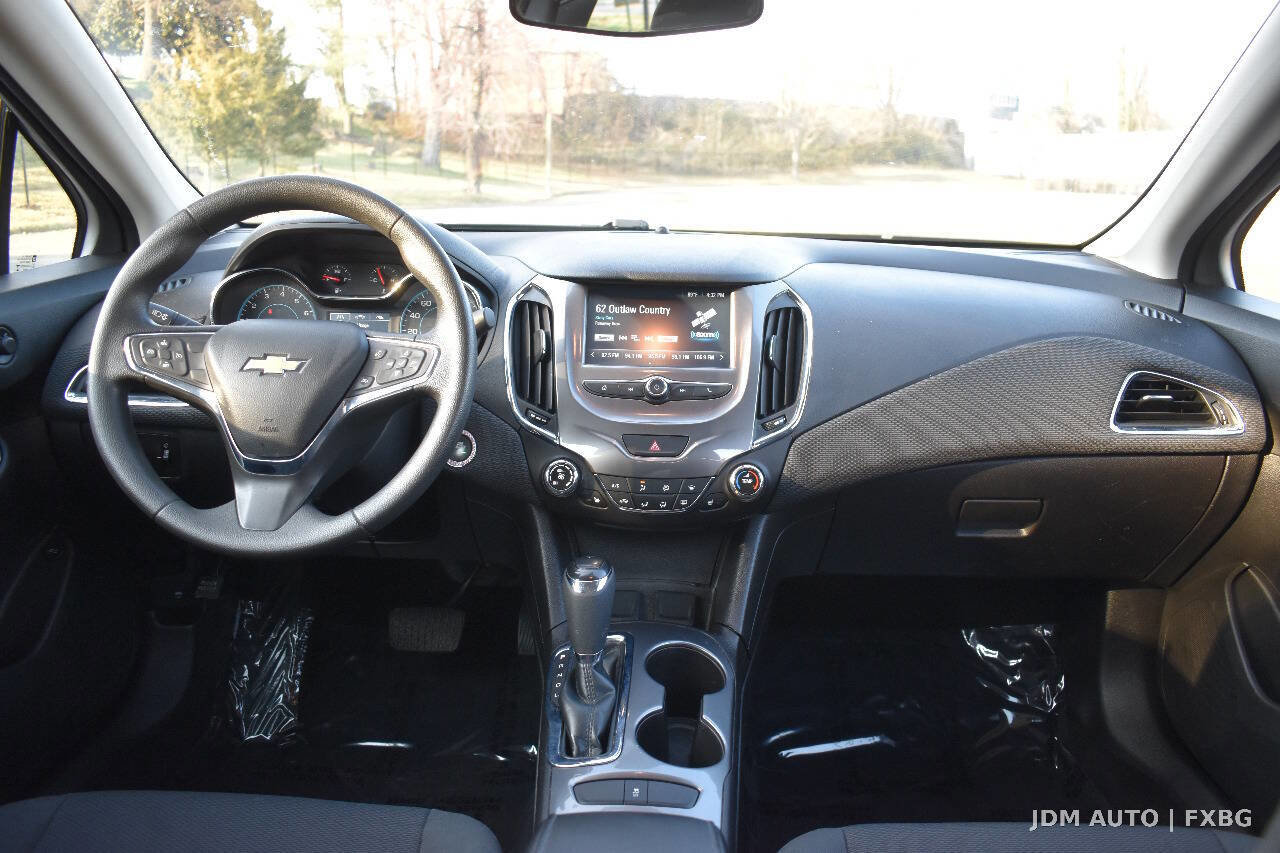 Used 2017 Chevrolet Cruze LT w/ Convenience Package image 17