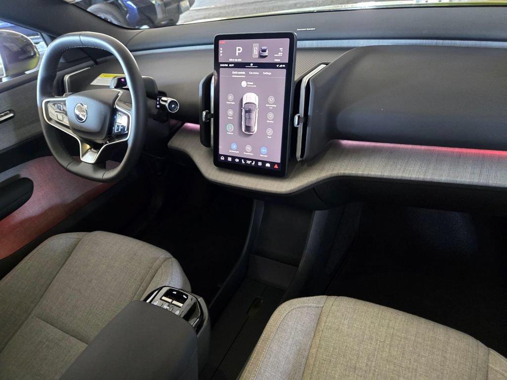 Certified 2025 Volvo EX30 Ultra AWD/4WD image 10
