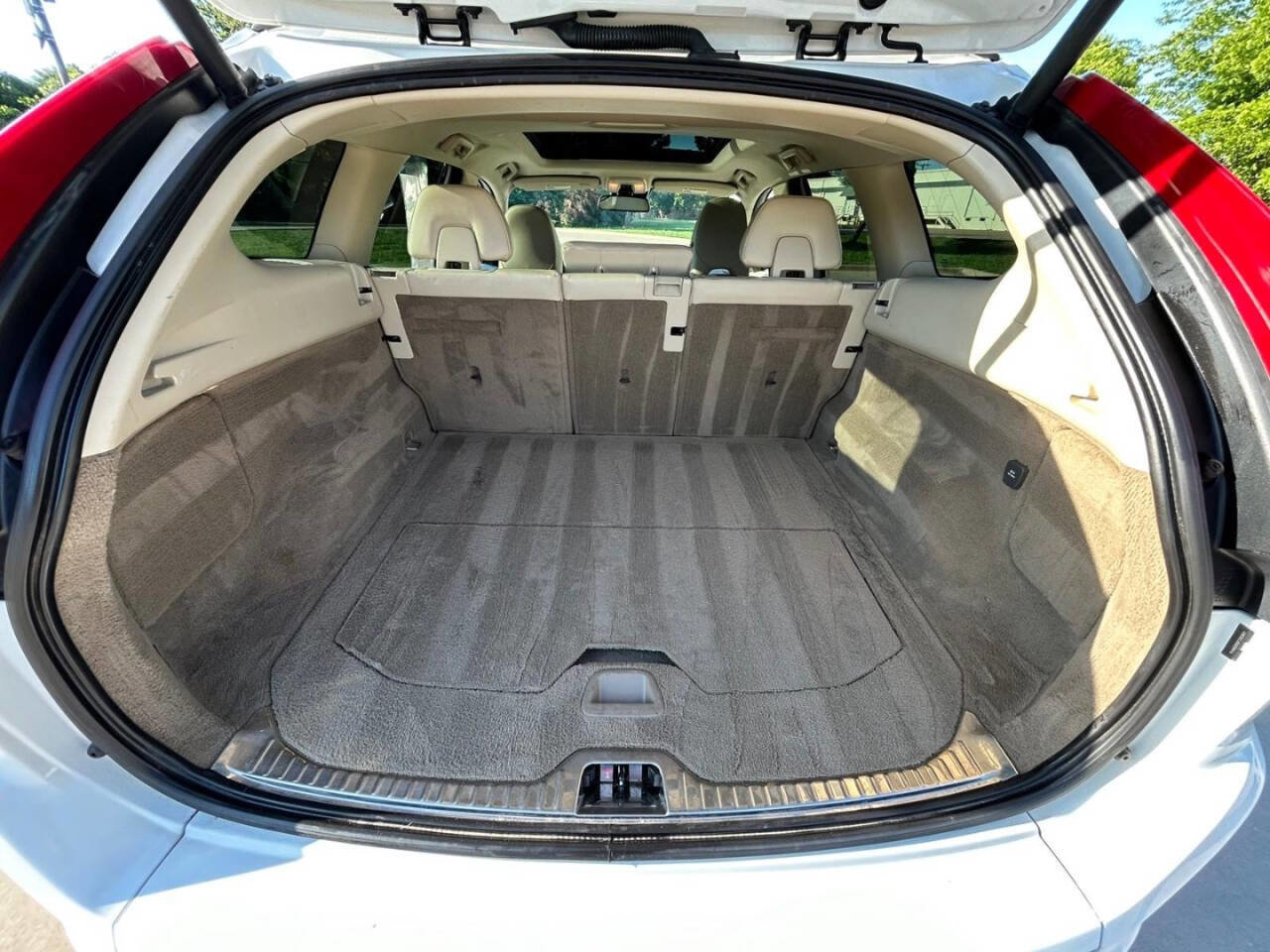 Used 2015 Volvo XC60 T6 Platinum image 11