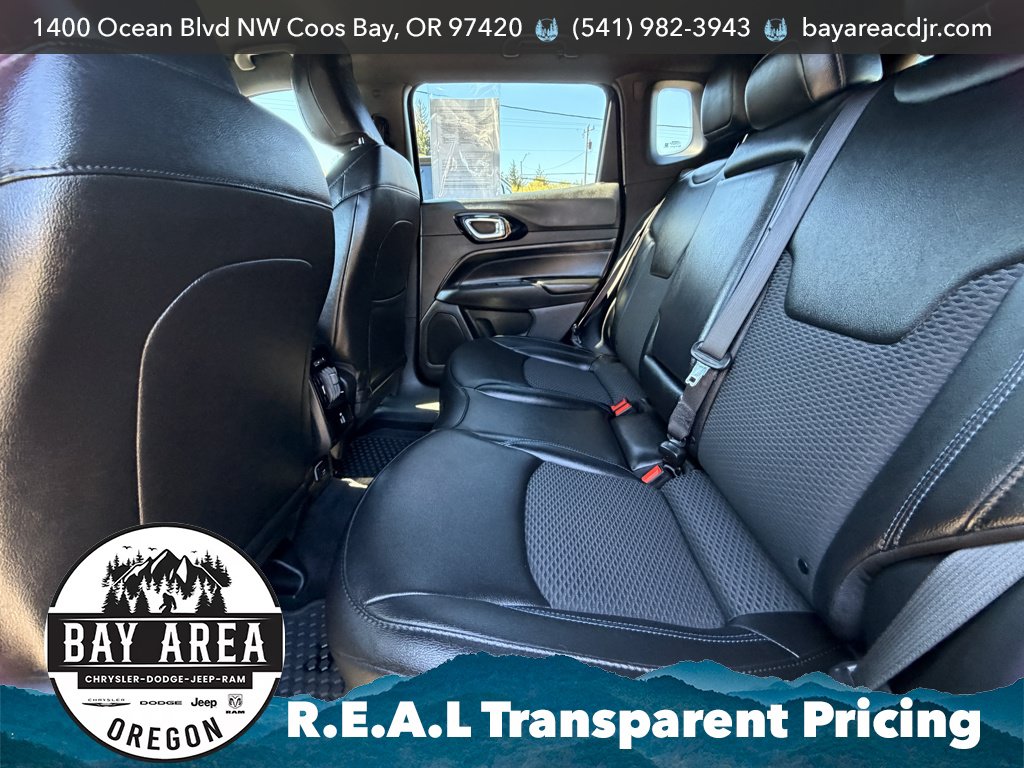 Used 2025 Jeep Compass Latitude w/ Convenience Group AWD/4WD image 17