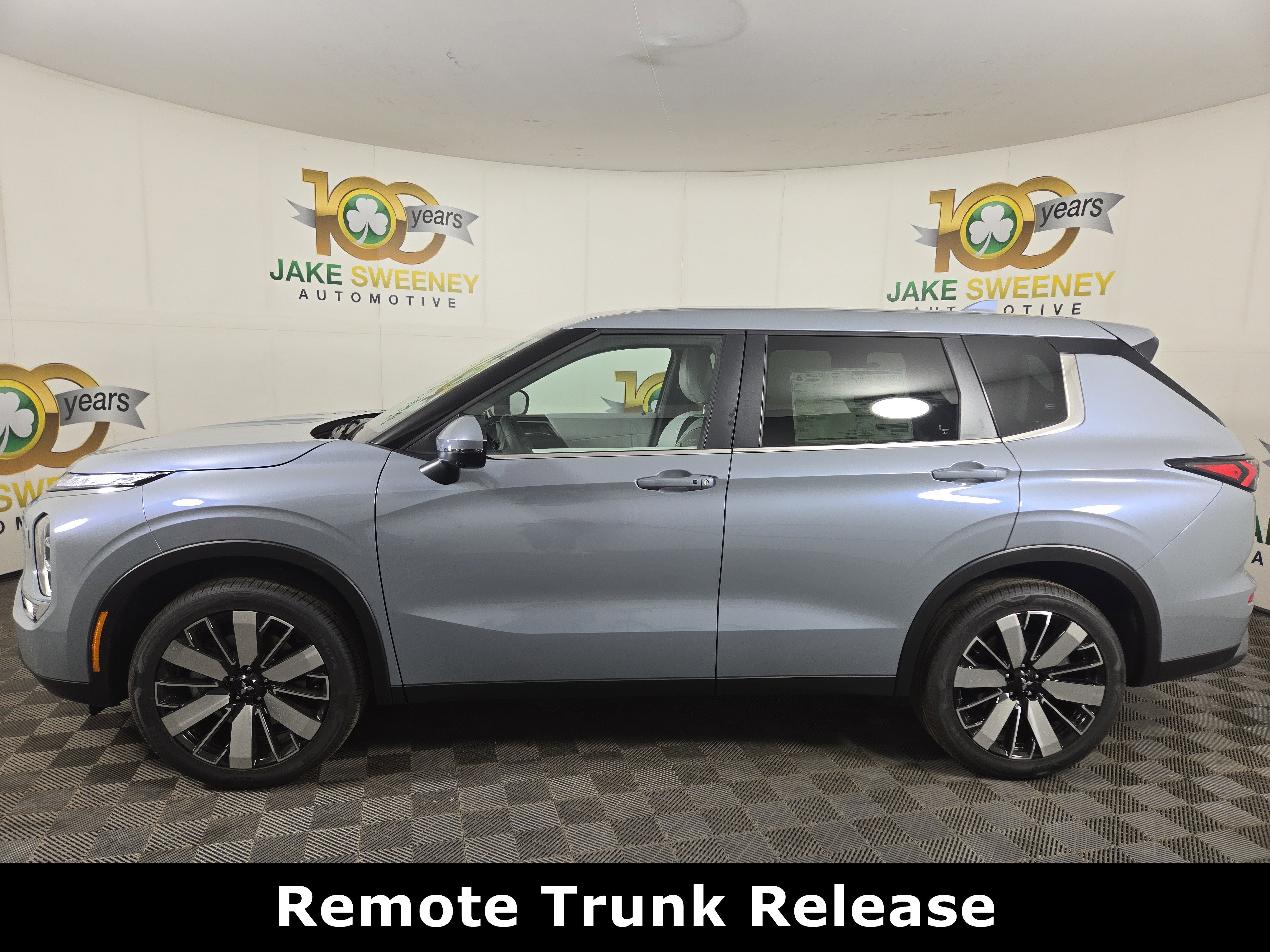 New 2025 Mitsubishi Outlander SE image 4