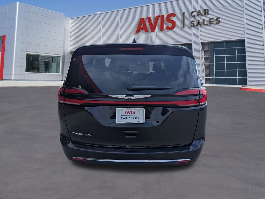 Used 2024 Chrysler Pacifica Touring-L image 7