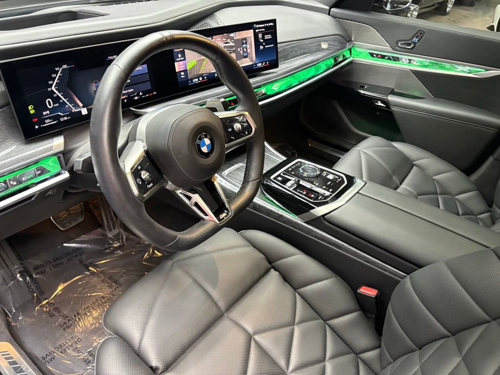 Used 2025 BMW 740i w/ Premium Package RWD image 26